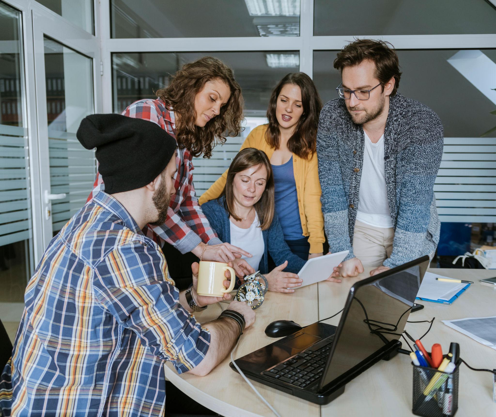Top 7 Benefits of Outsourcing for Startups (Simple Guide)